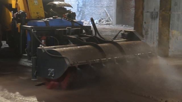 Щетка навесная сельскохозяйственная с баком (дорожная, коммунальная А.ТОМ 2500) смотреть онлайн