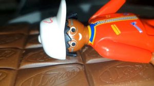 Мультики для детей про машинки - Петрович делает шоколадный антистресс POP IT