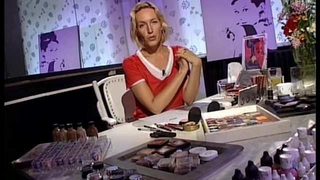 КАК КРАСИТЬ БРОВИ ТУШЬЮ. Коррекция лица при помощи макияжа. Наталья Власова. MosmakeRu смотреть онлайн