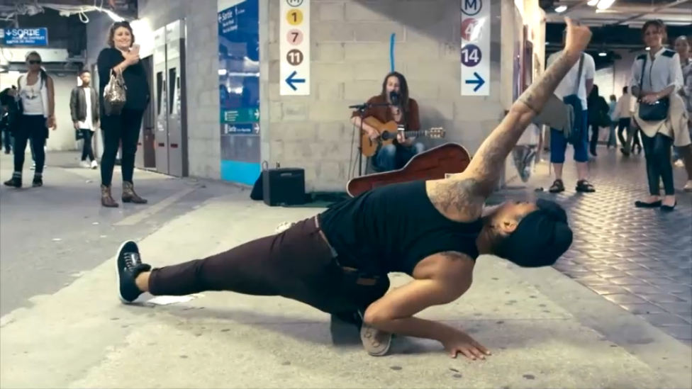 Когда танцоры удивляют музыкантов // Париж смотреть онлайн