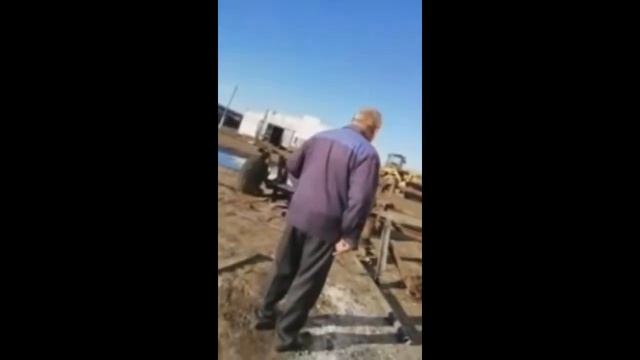 Белгородская область, мужик старой закалки унижает рабочего смотреть онлайн