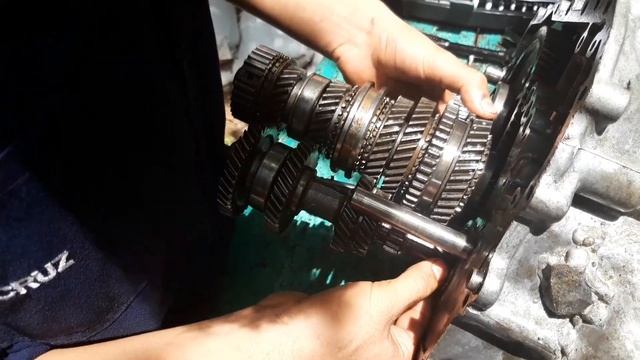 Reparación de caja de velocidades de un carro subaru mecanico. смотреть онлайн