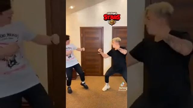 Что лучше?Майнкрафт или бравл Старс? смотреть онлайн