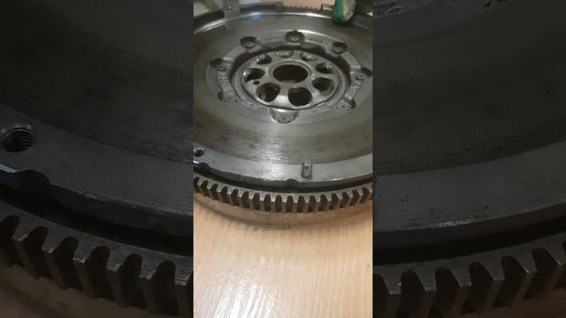 Двухмассовый маховик шкода скаут А5 2013 г.в (капут маховику) смотреть онлайн