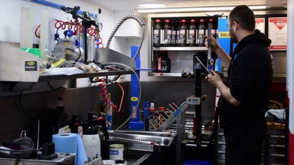 ZX 10R K-tech shock upgrade and forks service BFF Showa at Traxden Motorcycles London