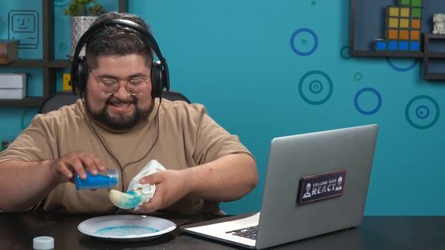 College Kids React To And Try 3 Troom Troom Crafts (Do They Work?) смотреть онлайн
