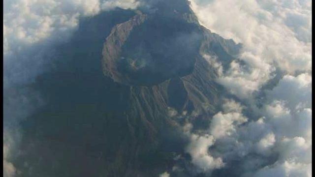 Gunung Raung Meletus | Wow Erupsi Gunung Raung Hingga ke Selatan Perairan Bali смотреть онлайн