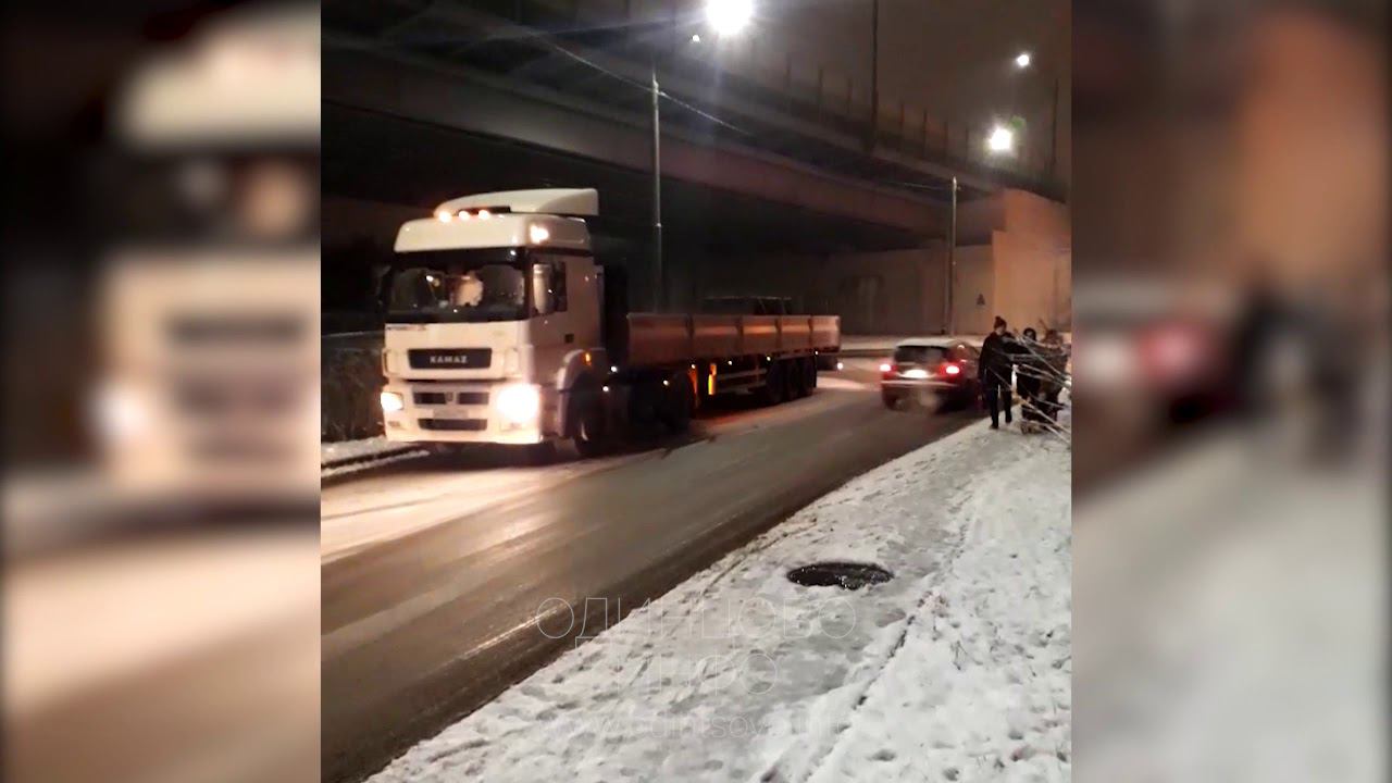 В деревне Трубачеевка жители снова перекрыли проезд строительной технике смотреть онлайн