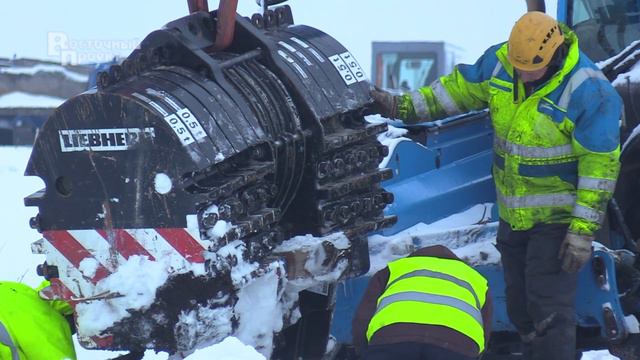 В Краматорске для строительства ветропарка установили 139-метровый кран смотреть онлайн