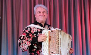 Заслуженный арстист России Валерий Сёмин   "Глухари" (муз.Валерия Сёмина, сл.Ирины Скибиной)