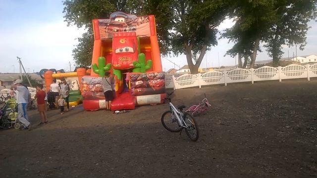 Батуты в деревне смотреть онлайн