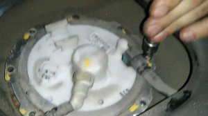 Снятие топливного фильтра Hyundai Elantra