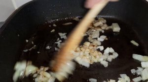 Мясо на сковороде с грибами за 30 минут в сливочном соусе / Свиная вырезка рецепт с грибами.