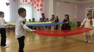 Танец с полотнами в детском саду