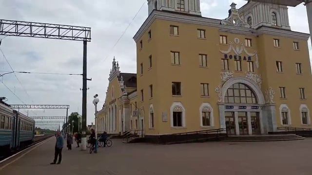 "экс фастовская ЭР9м" Шестивагонная эр9т-4055/эр9т-4009 Нежин-Конотоп прибывает на ст. Бахмач-Пасс смотреть онлайн