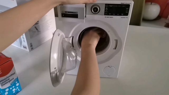 СТИРАЛЬНАЯ МАШИНА BOSCH klein стираем с ВОДОЙ?Распаковка и Обзор игрушки? смотреть онлайн