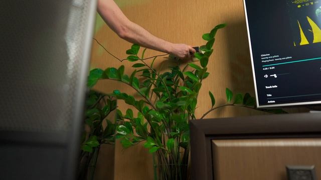 Как работают и звучат электростатические колонки? Обзор Martin Logan ElectroMotion ESL X смотреть онлайн