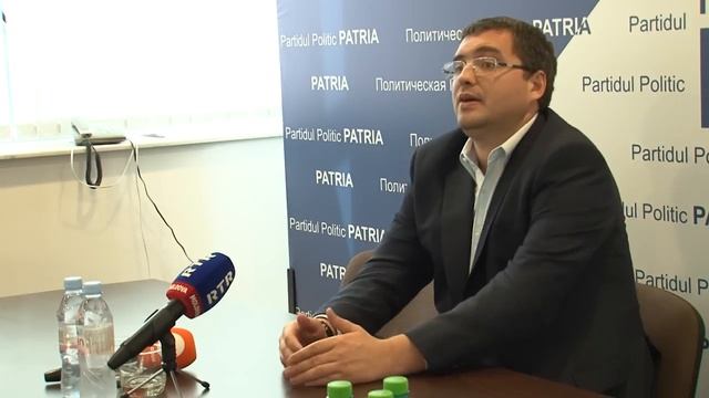 Ренато Усатый вручил стипендии 50-ти студентам смотреть онлайн