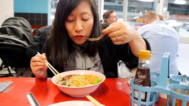 MELBOURNE FOOD TOUR by ex-locals | Where to eat in Melbourne CBD смотреть онлайн