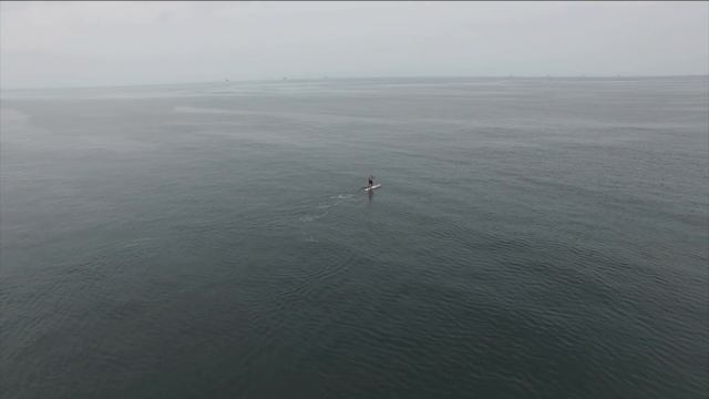 Можно ли доплыть до нефтяных вышек в Тихом океане на SUP-борде. смотреть онлайн