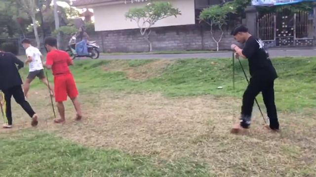 Permainan rekreasi egrang batok kelapa смотреть онлайн