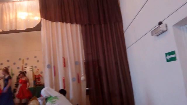 Школьная инсценировка под песню Сердючки "Даже если вам немного за 30" смотреть онлайн