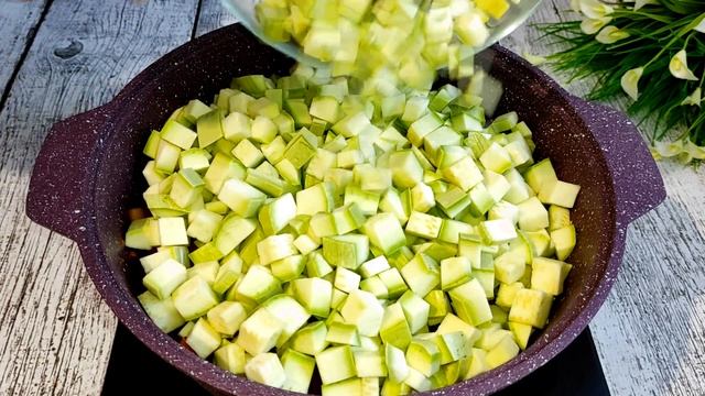 Закрываю по 30 банок! Все просят рецепт! Самый вкусный салат из кабачков на зиму! смотреть онлайн