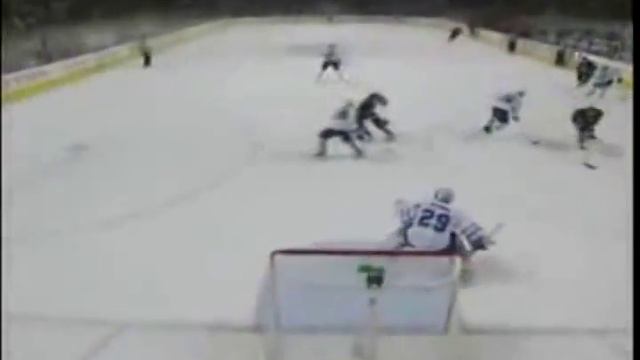 Drew Stafford Undresses Mike Van Ryn, Through The Legs смотреть онлайн