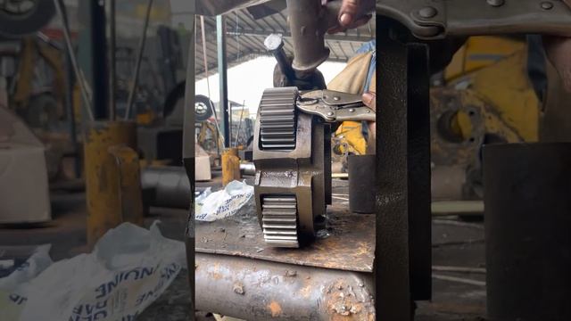 Mando final Hyundai 210 lc-7 cambio de engranajes y rodamientos смотреть онлайн