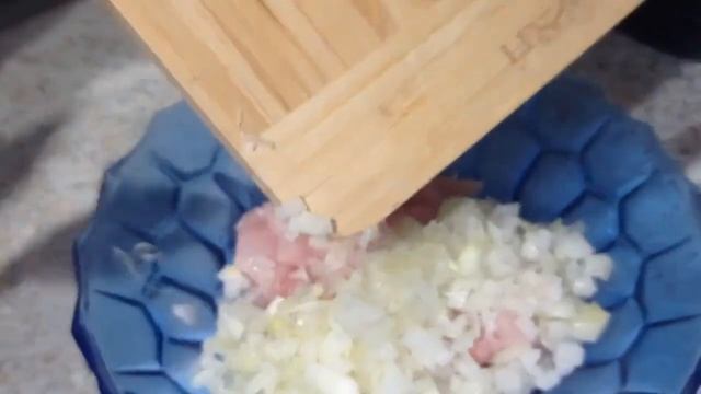 Очень вкусные и нежные отбивные из куриного филе. Ленивые отбивные или рубленные куриные котлеты. смотреть онлайн