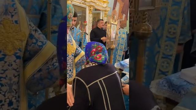 Владыка Агафангел вручил грамоту старейшей прихожанке храма Рождества Богородицы в Усатово смотреть онлайн