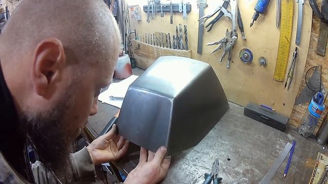 Making gas tank for Kawasaki Versus 650 Изготовление бака для Кавасаки Версус 650 смотреть онлайн