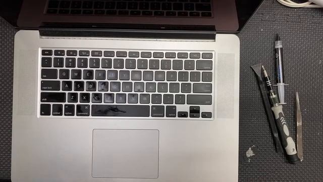 MacBook Pro 2015 15 A1398/A1618 バッテリー交換修理 смотреть онлайн