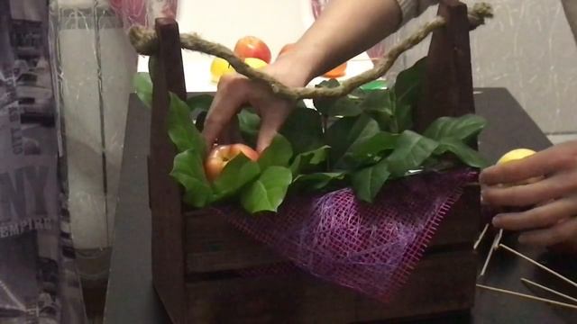 Фруктово-цветочный букет в корзине смотреть онлайн