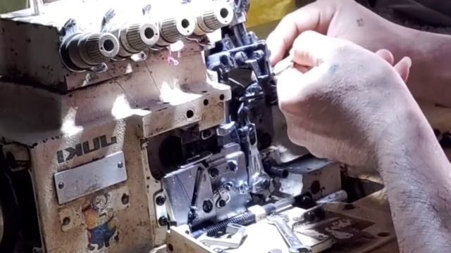 JUKI 5 THREAD OVERLOCK CONVERT to 4THREAD OVERLOCK ( tagalog tutorial) смотреть онлайн