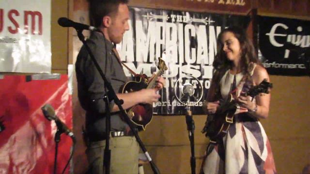 Sierra Hull - Duelling Mandolin Bluegrass Jam смотреть онлайн