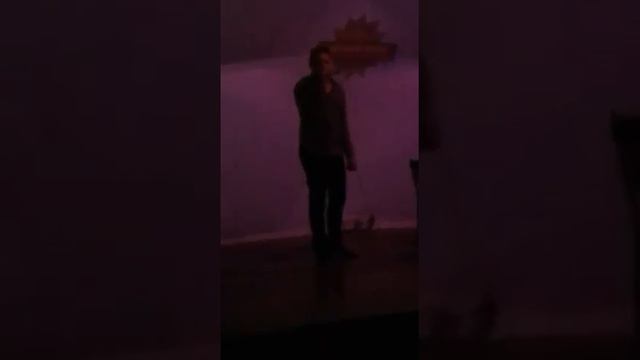 Пацан здорово спел!просто отобрал микрофон у диджея и душевно спел! смотреть онлайн