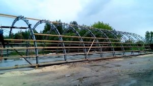 АНГАР АРОЧНЫЙ...БЫСТРЫЙ АНГАР...МОНТАЖ МЕТАЛЛОКОНСТРУКЦИЙ...Большой гараж...строительство....mp4