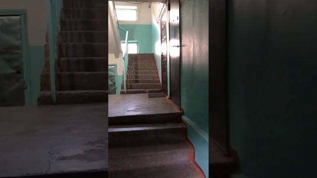 Резной профиль в оформлении дверных проёмов,небесно голубые стены,полированныйБетон,неЛобби,аСказка смотреть онлайн