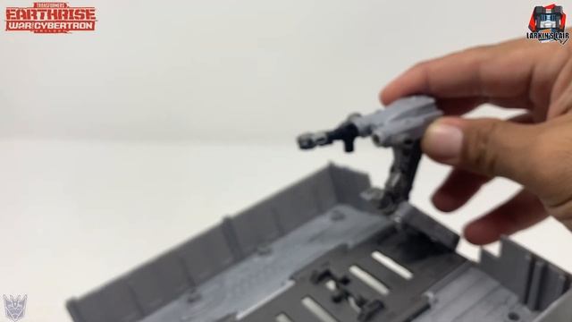 Transformers Earthrise Optimus Prime WFC-E11 (Retail Release) Review, Larkin's Lair смотреть онлайн