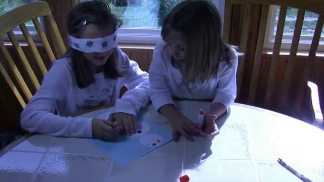 Holiday Party Game Idea - Blindfolded Elf смотреть онлайн