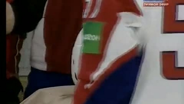 Игрок локомотива Даниэль Чарнквист получает травму смотреть онлайн
