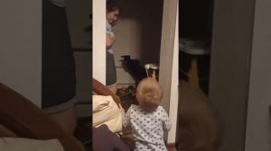 Годовалый ребенок избивает мать