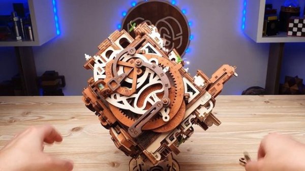 Solving 4444€ Architecto puzzle box.