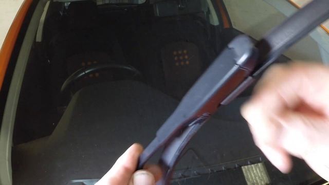 How To Replace The Wiper Blades On The Fiat Grande Punto 2006 To 2015