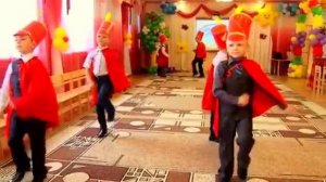 Танец на выпускной в д_с _Марш Гусаров+Вальс с Барышнями_.mp4
