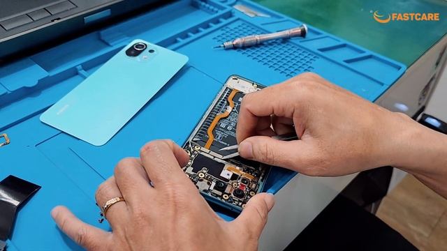 Thay nút nguồn Xiaomi 11 Lite 5G - Replace the power button Xiaomi 11 Lite 5G смотреть онлайн