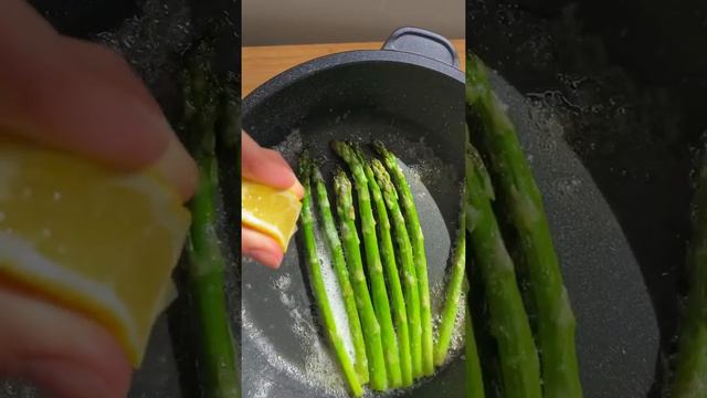 Стейк з яловичини з смаженою спаржею (аспарагус)