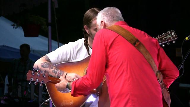 Tommy Emmanuel and Billy Strings, "Guitar Boogie," Grey Fox 2019 смотреть онлайн