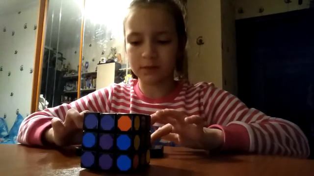 Собираю одну сторону кибика Рубика на время смотреть онлайн